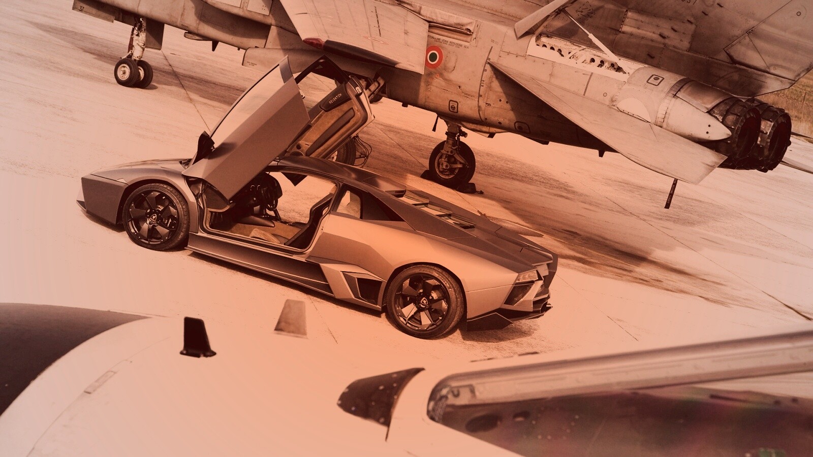 Ламборджини на военной базе обои