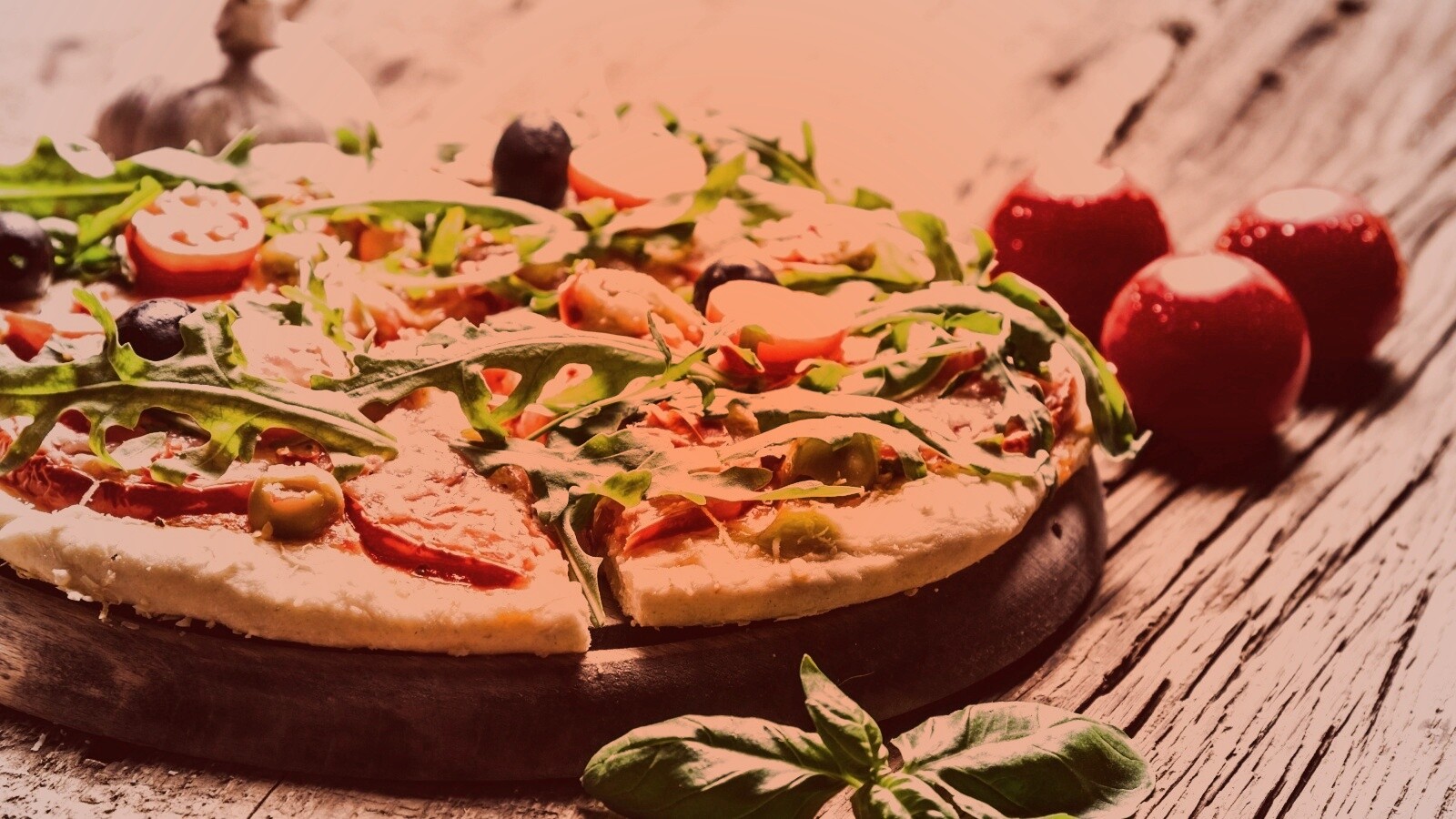 Свежая пицца с рукколой обои
