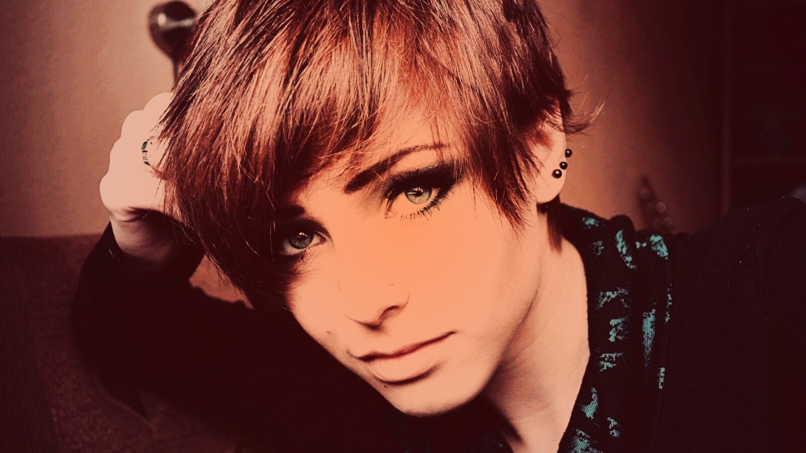 Выразительный взгляд голубых глаз обои