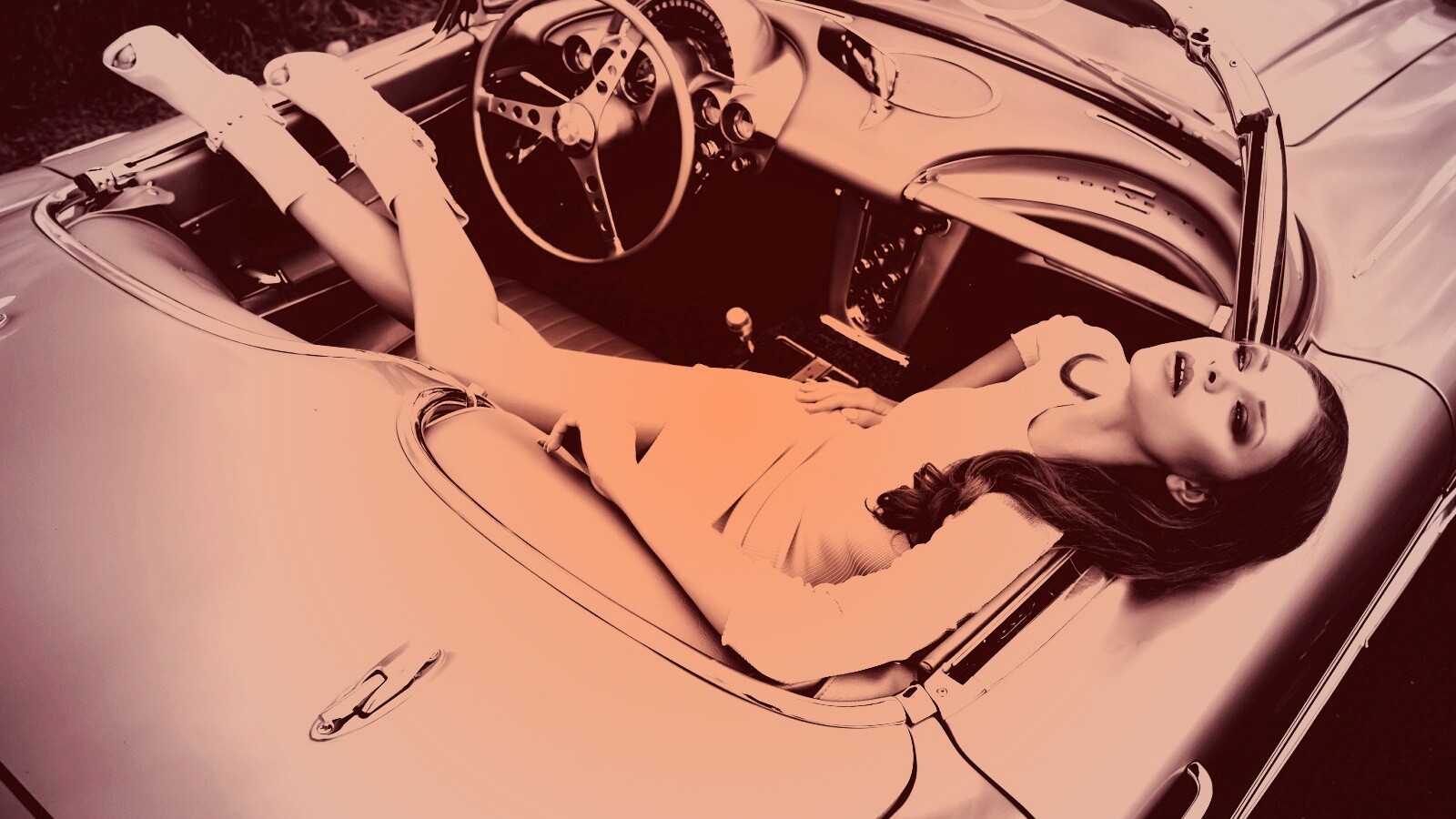 Женщина в кабриолете обои