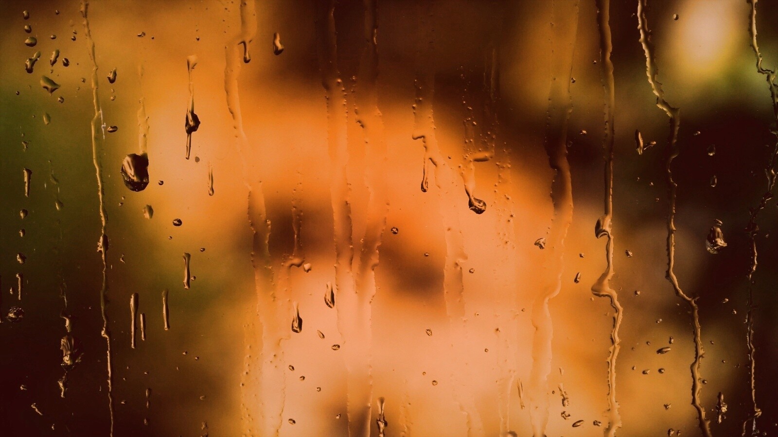 Текущая по стеклу вода обои