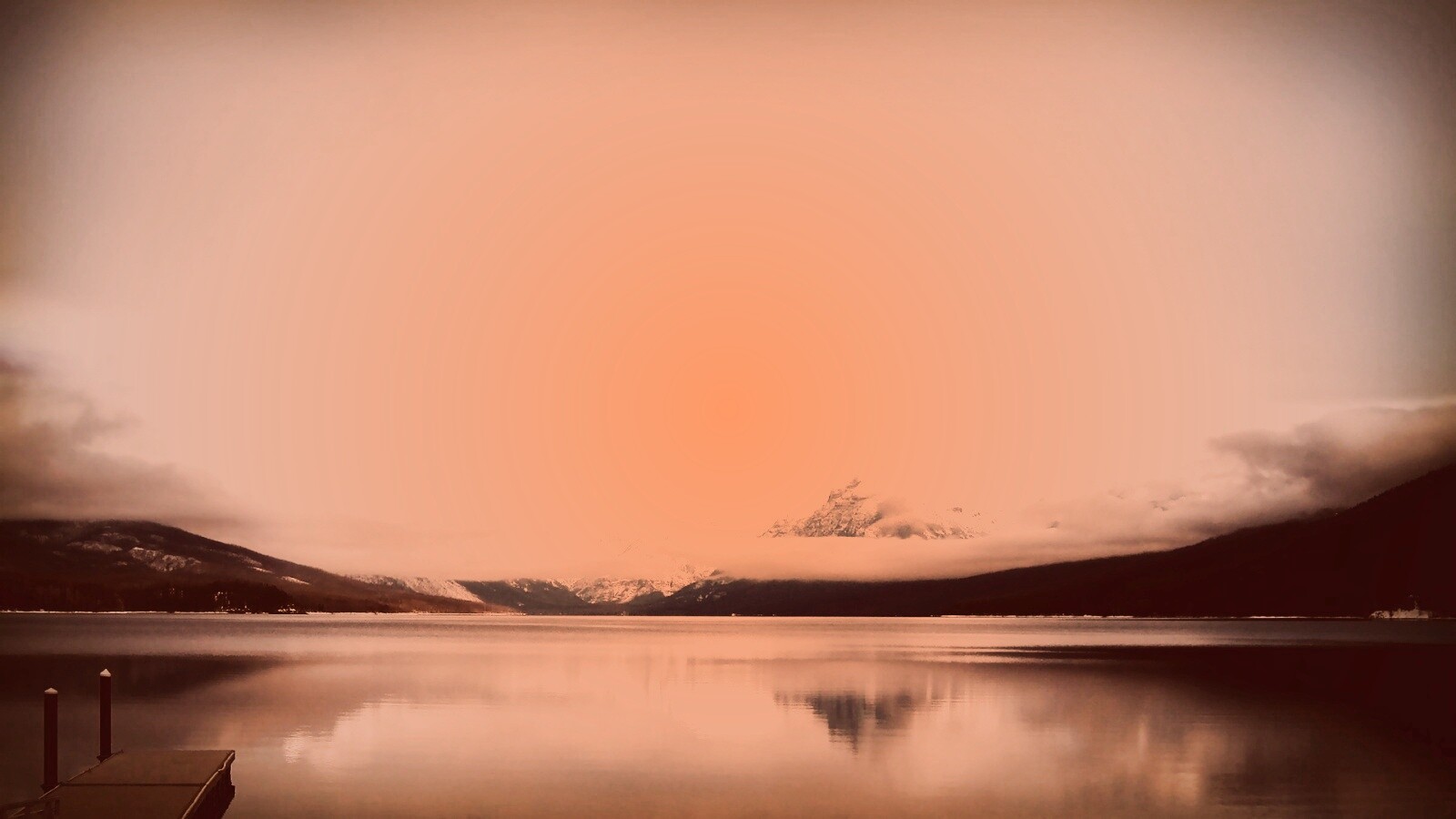 Спокойное горное озеро обои