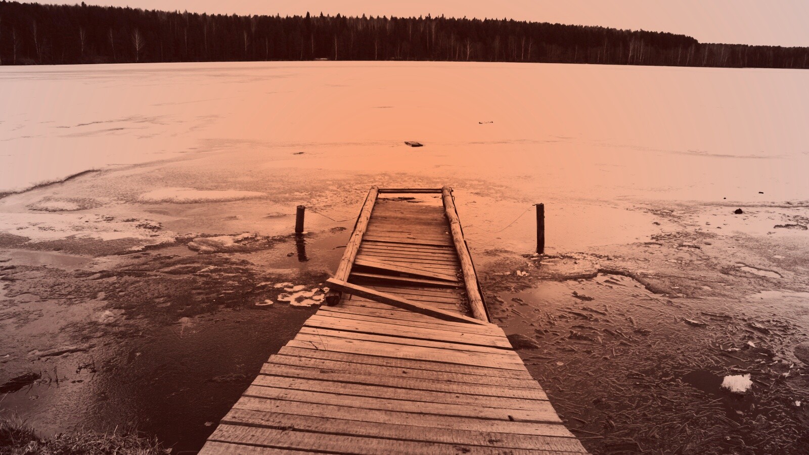Пирс на замерзшем озере обои