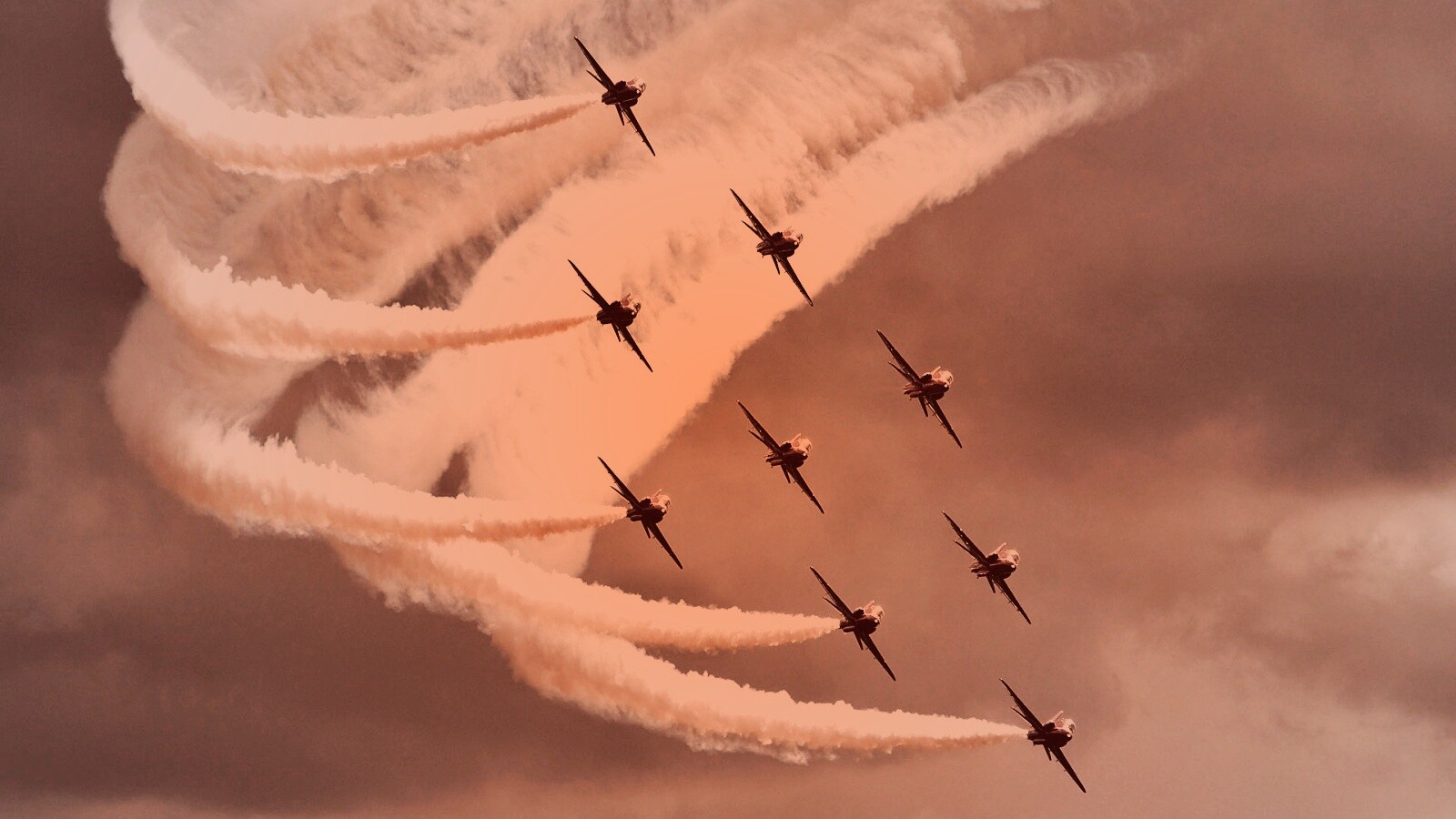Красивая эскадра самолетов на авиашоу обои