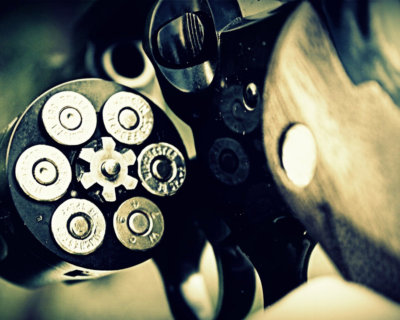 Револьвер обои