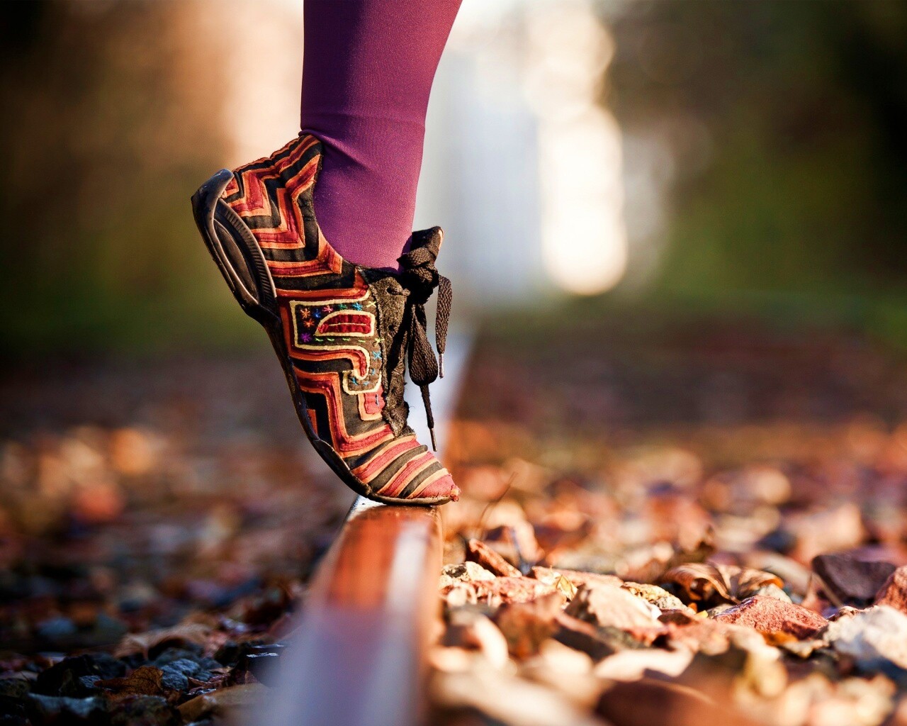 Разноцветные кроссовки обои