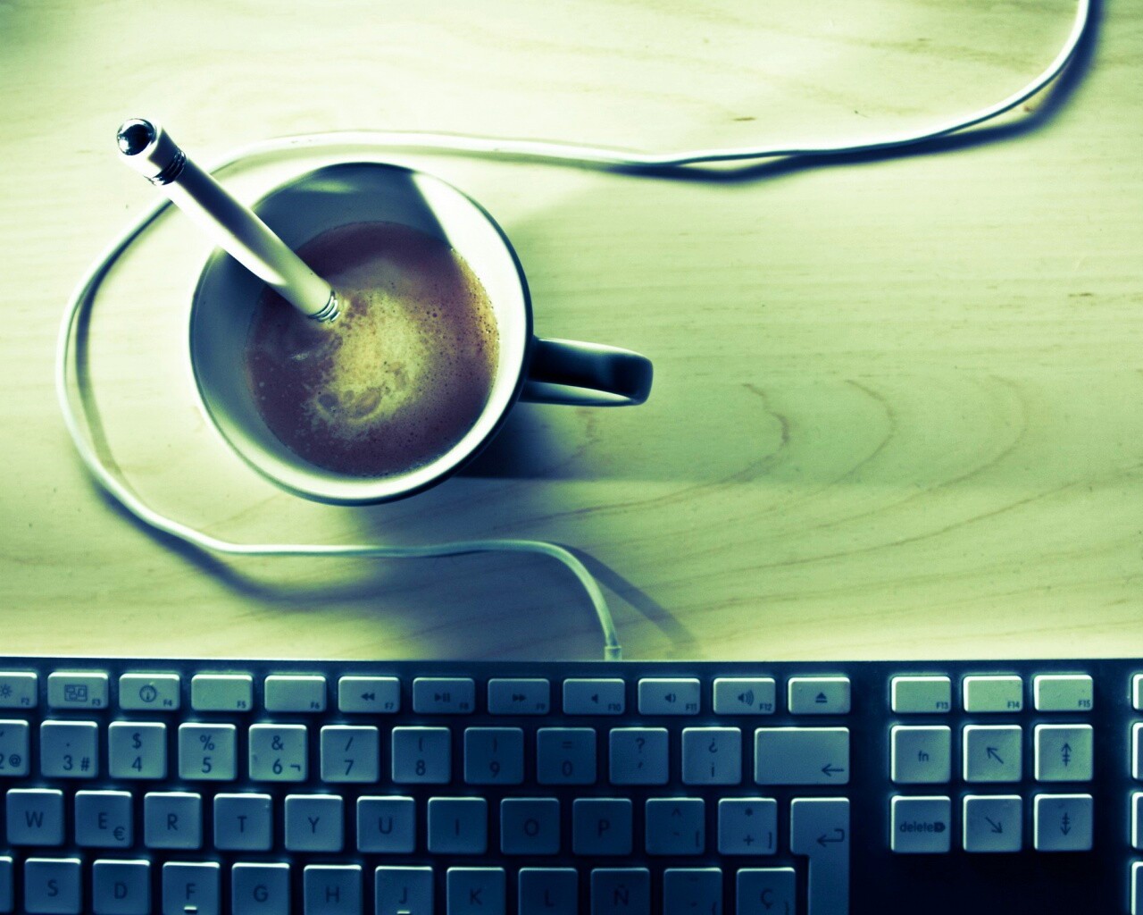 Ручка в кофе обои