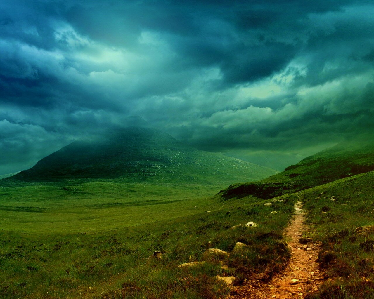Тропинка средь холмов обои