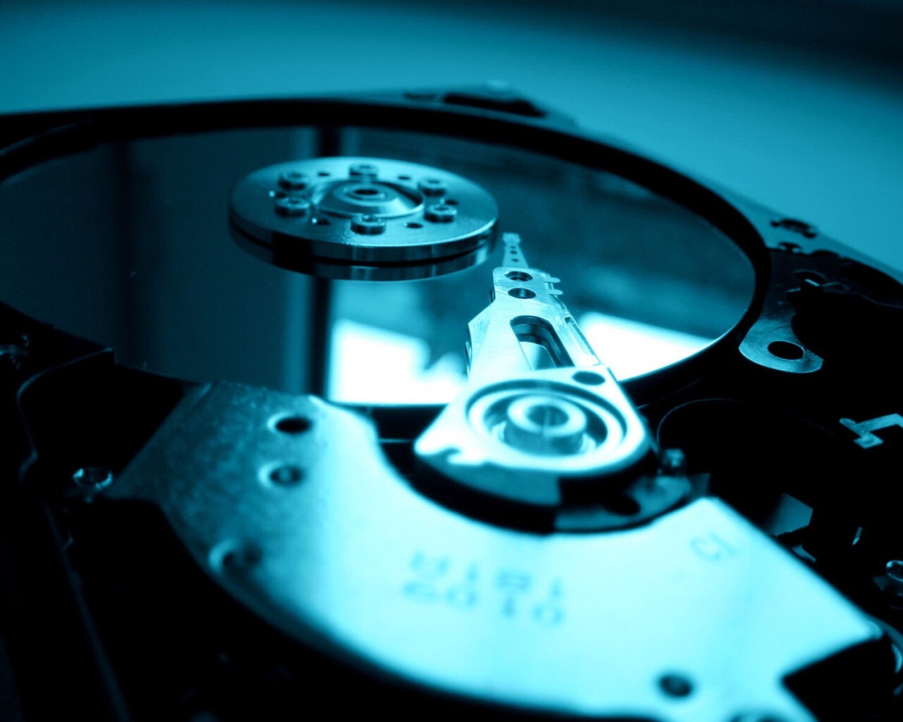 Разобранный жесткий диск обои