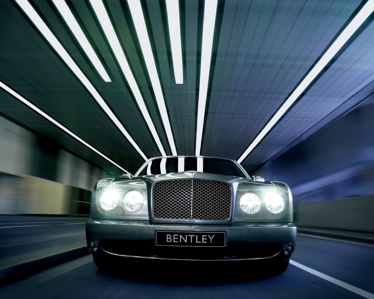 Бентли в тоннеле обои