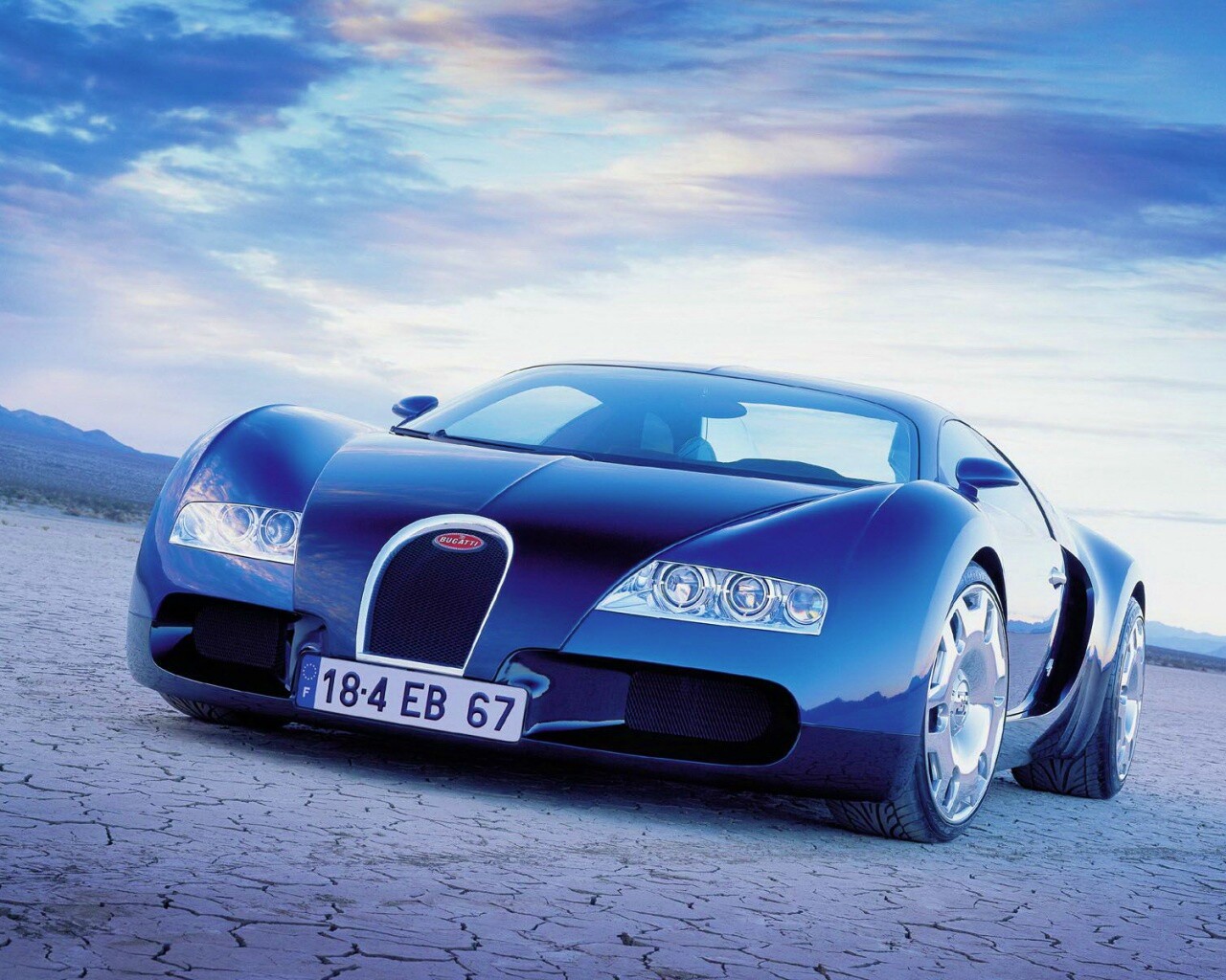 Бугатти в пустыне обои