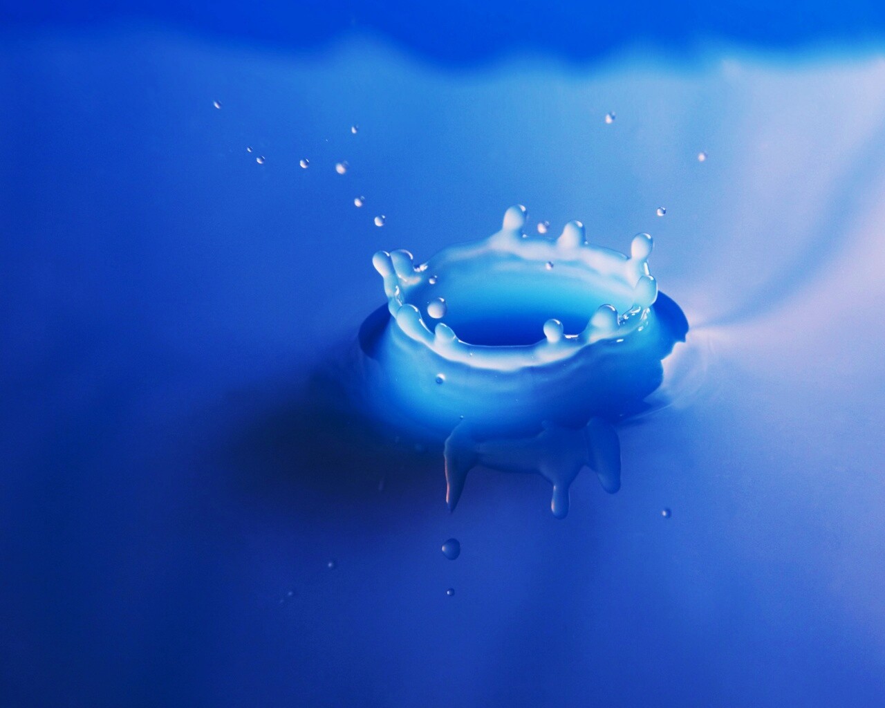 Голубая вода обои