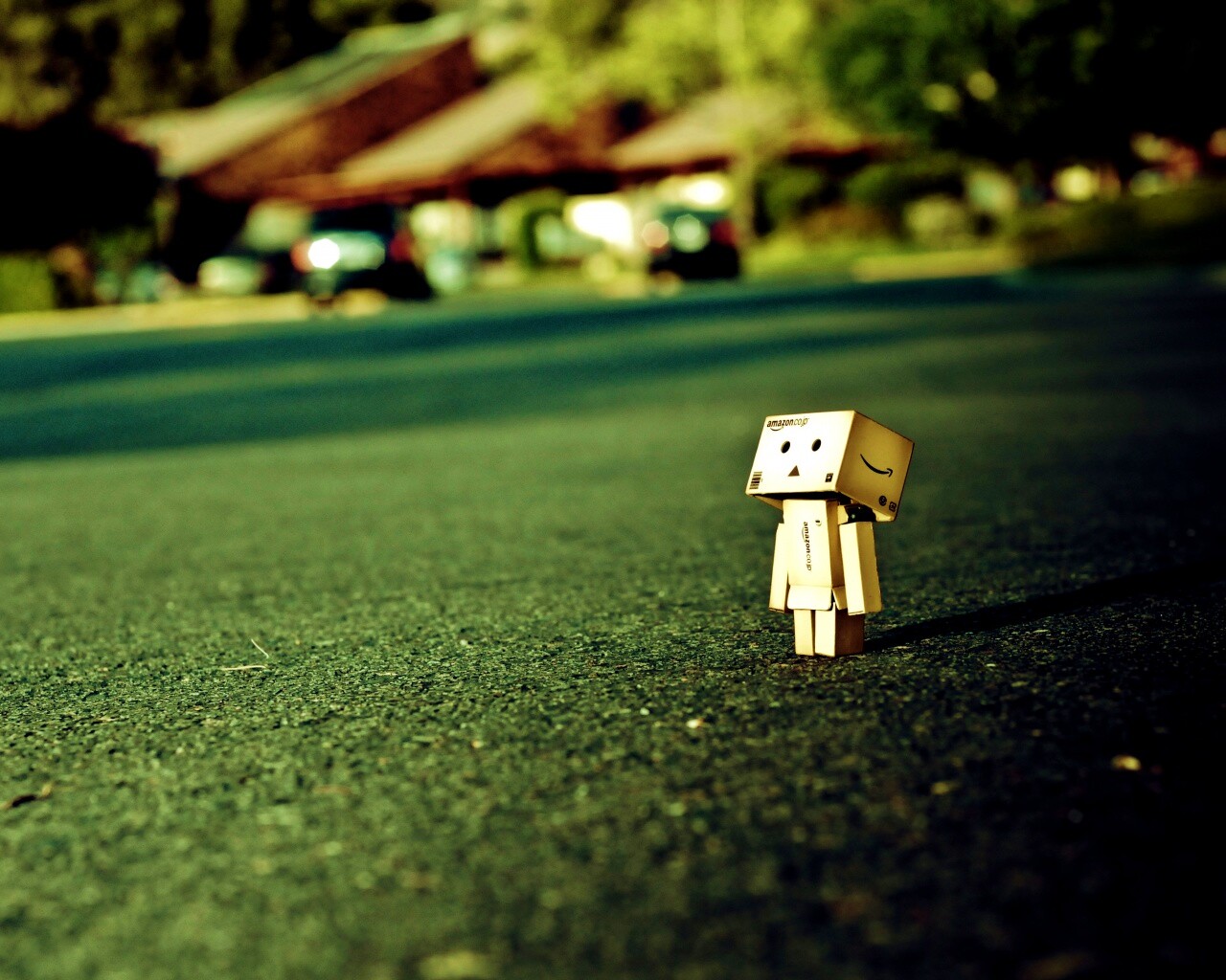 Данбо смотрит вверх обои