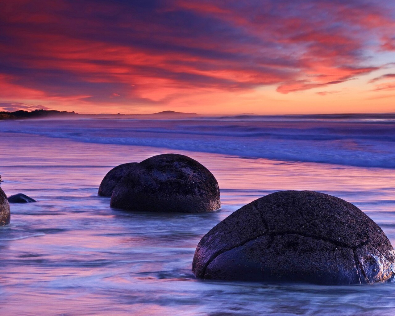 Камни в морском прибое обои