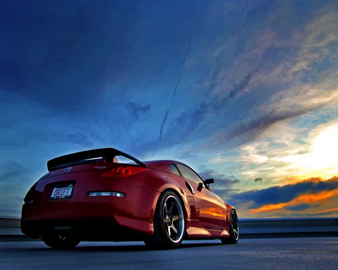 Красный ниссан обои