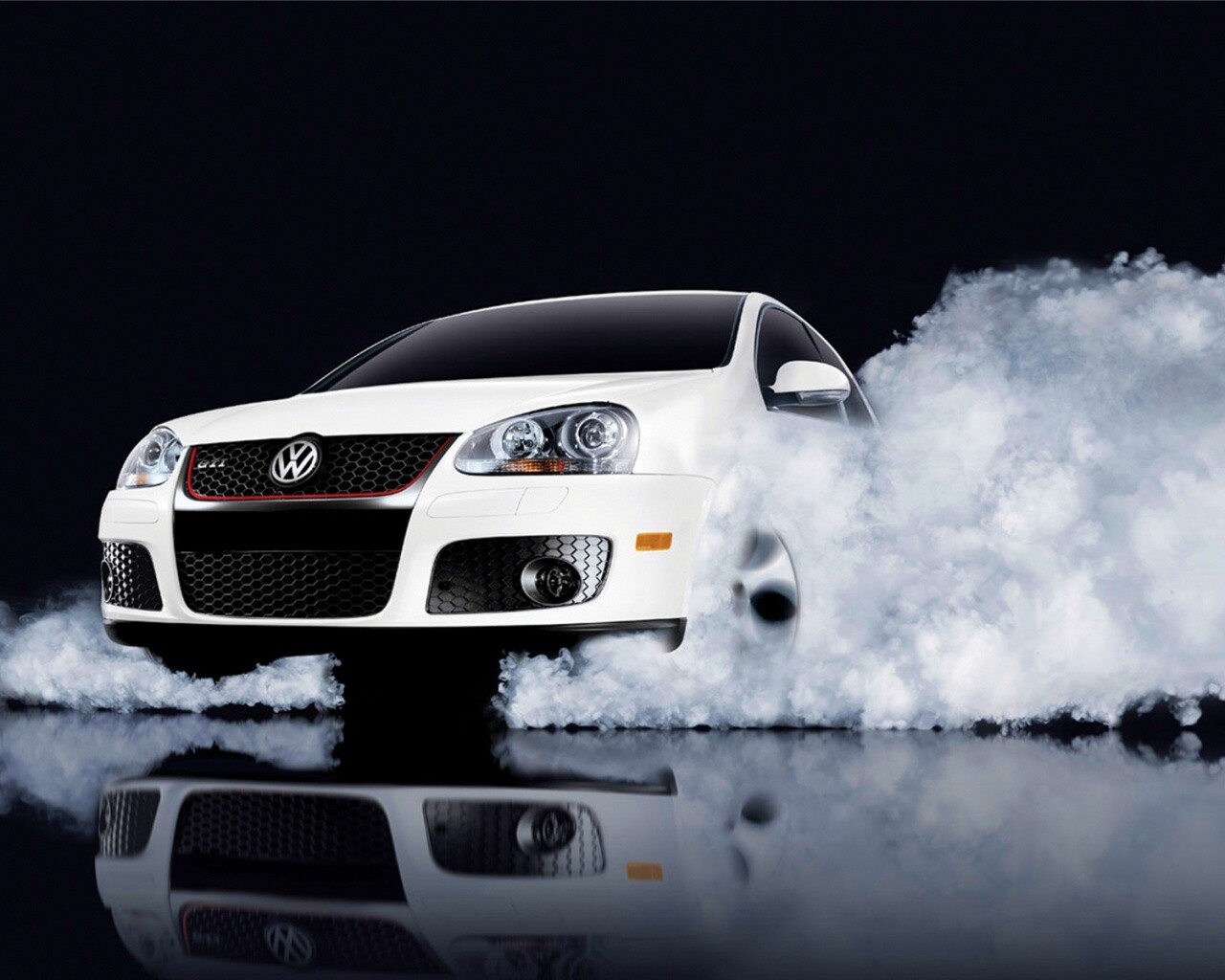 Буксующий белый Фольц обои