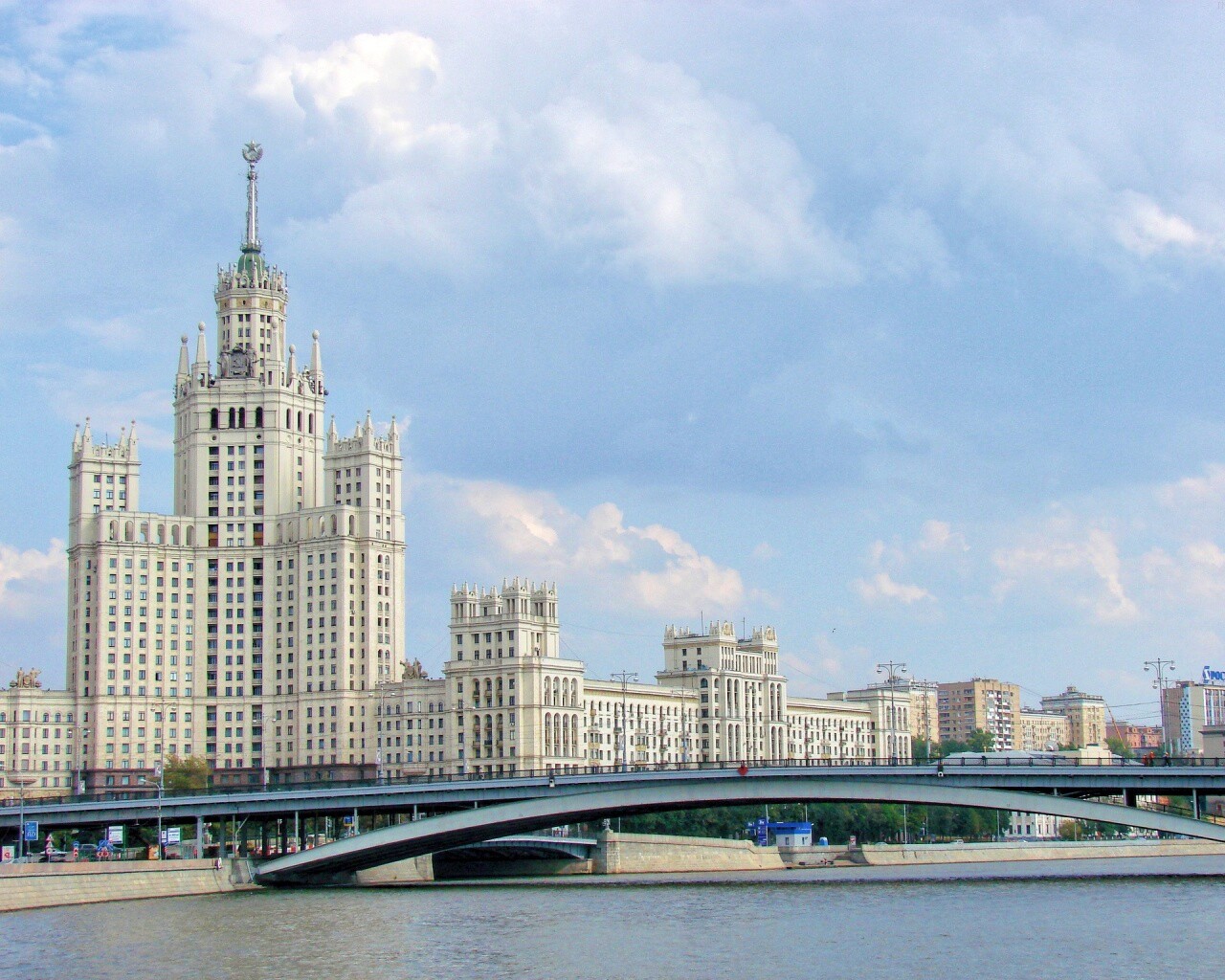 Высотка на Котельнической набережной обои