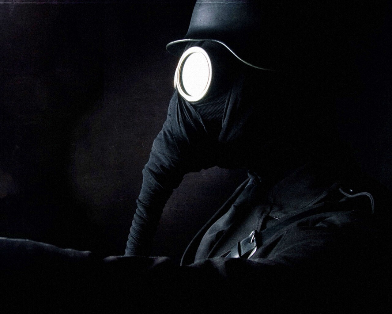 В противогазе обои