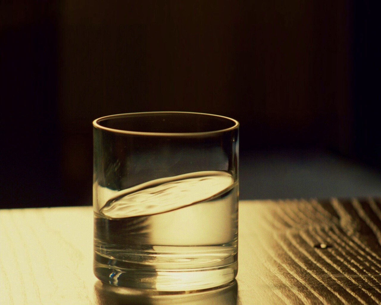 Стакан воды из Начала обои