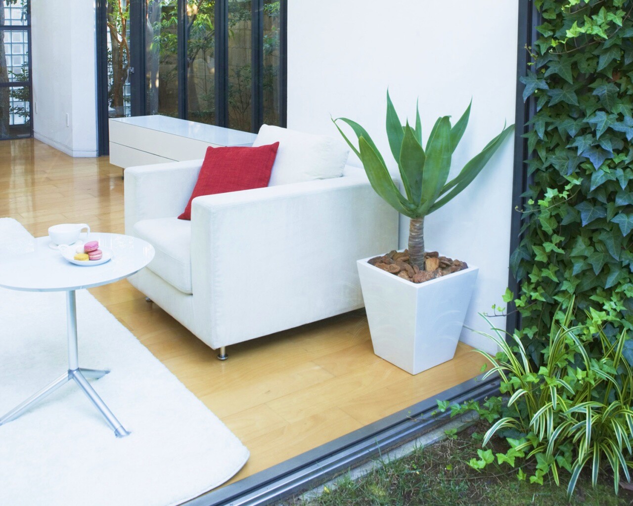 Белое кресло обои