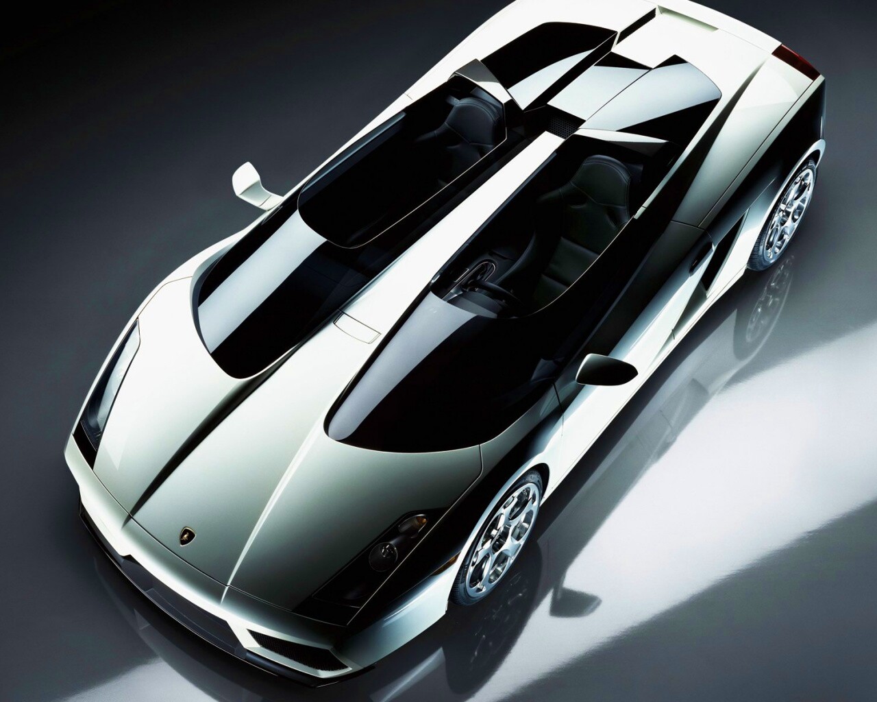 Светло-серый Lamborghini обои