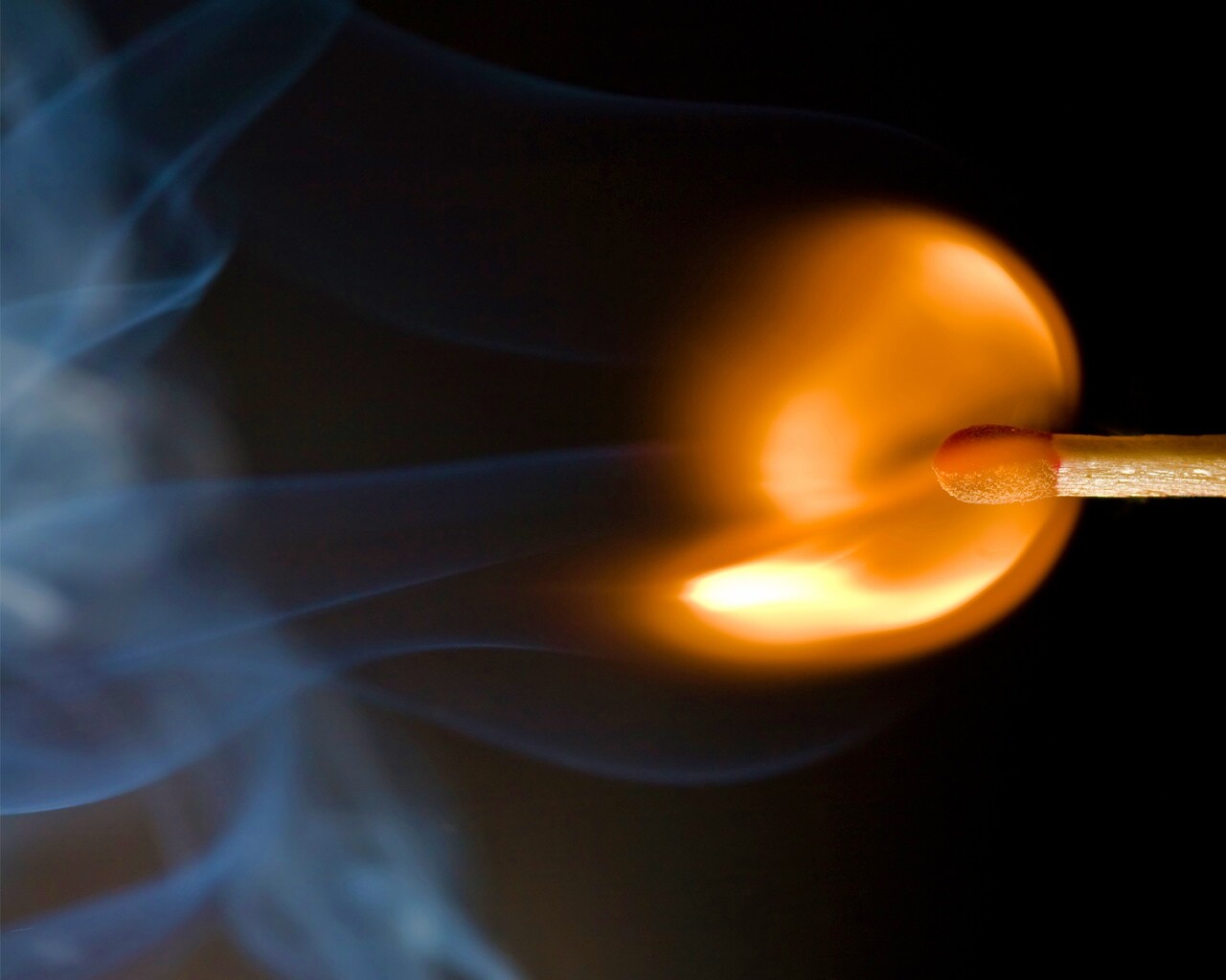 Горящая спичка обои