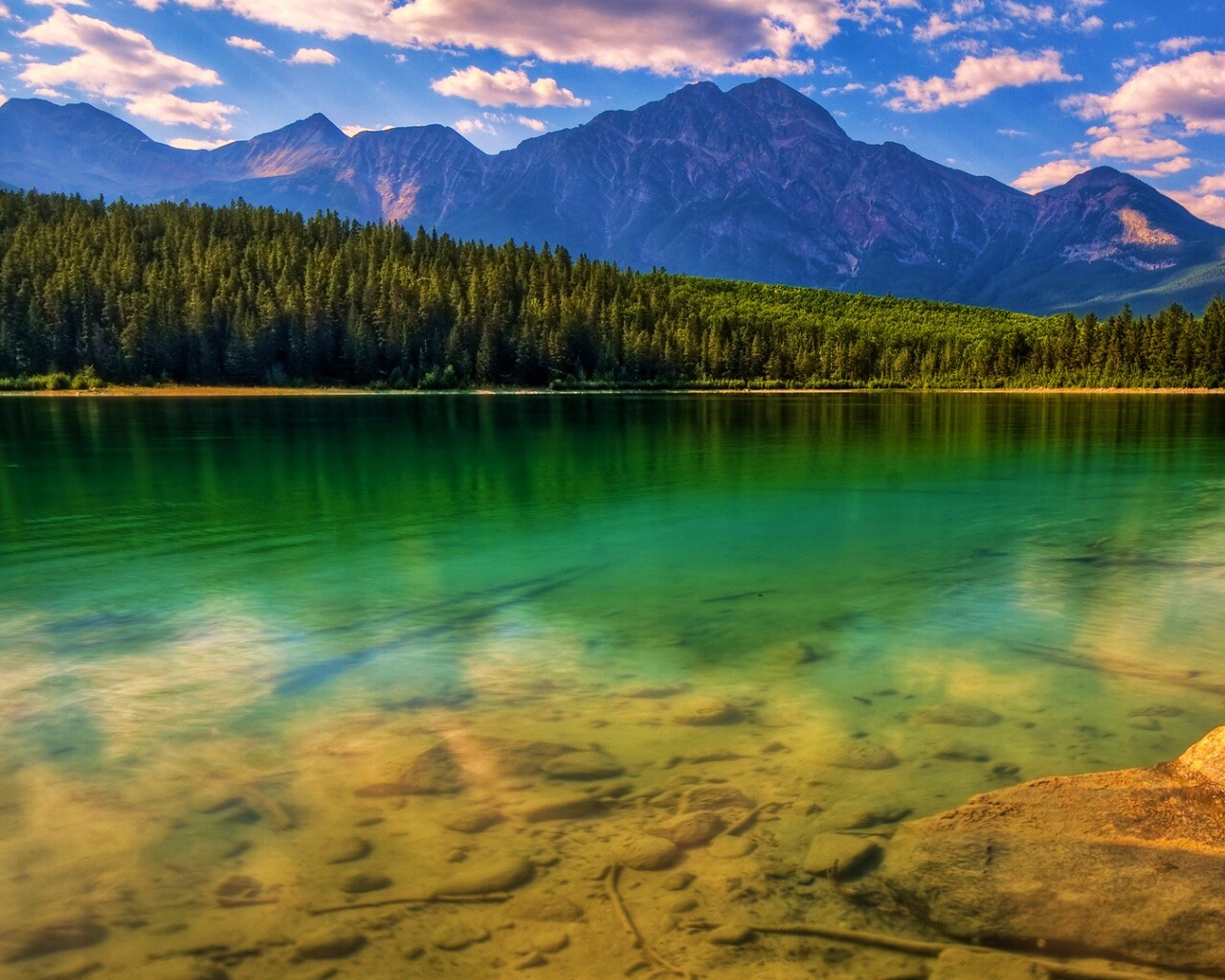 Зеленое озеро обои