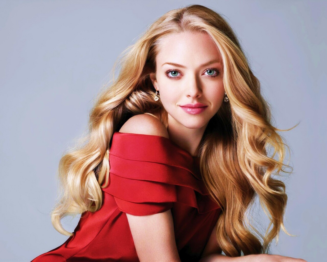 Красавица Аманда Сэйфрид обои