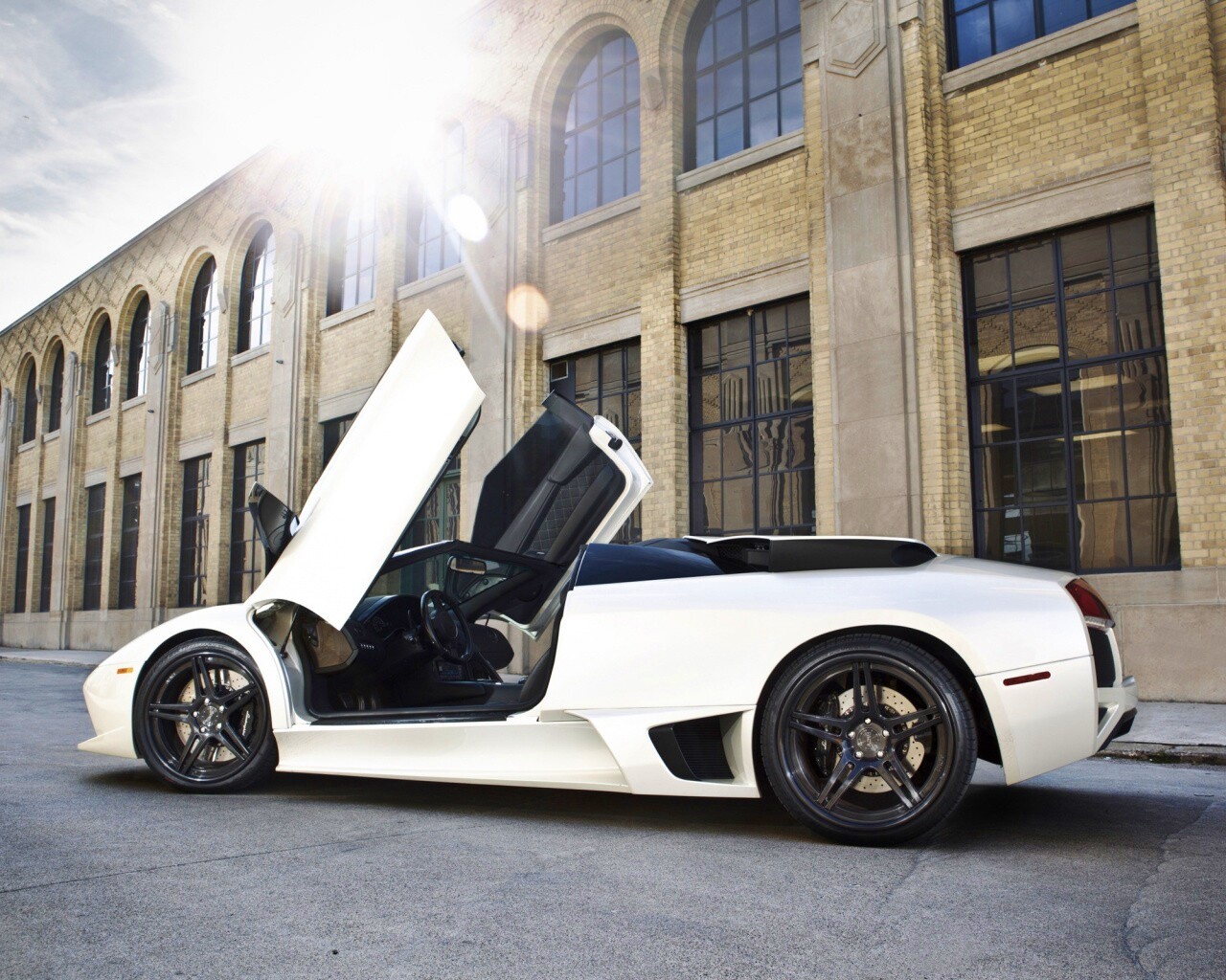 Белая Ламборгини Мурсьелаго обои