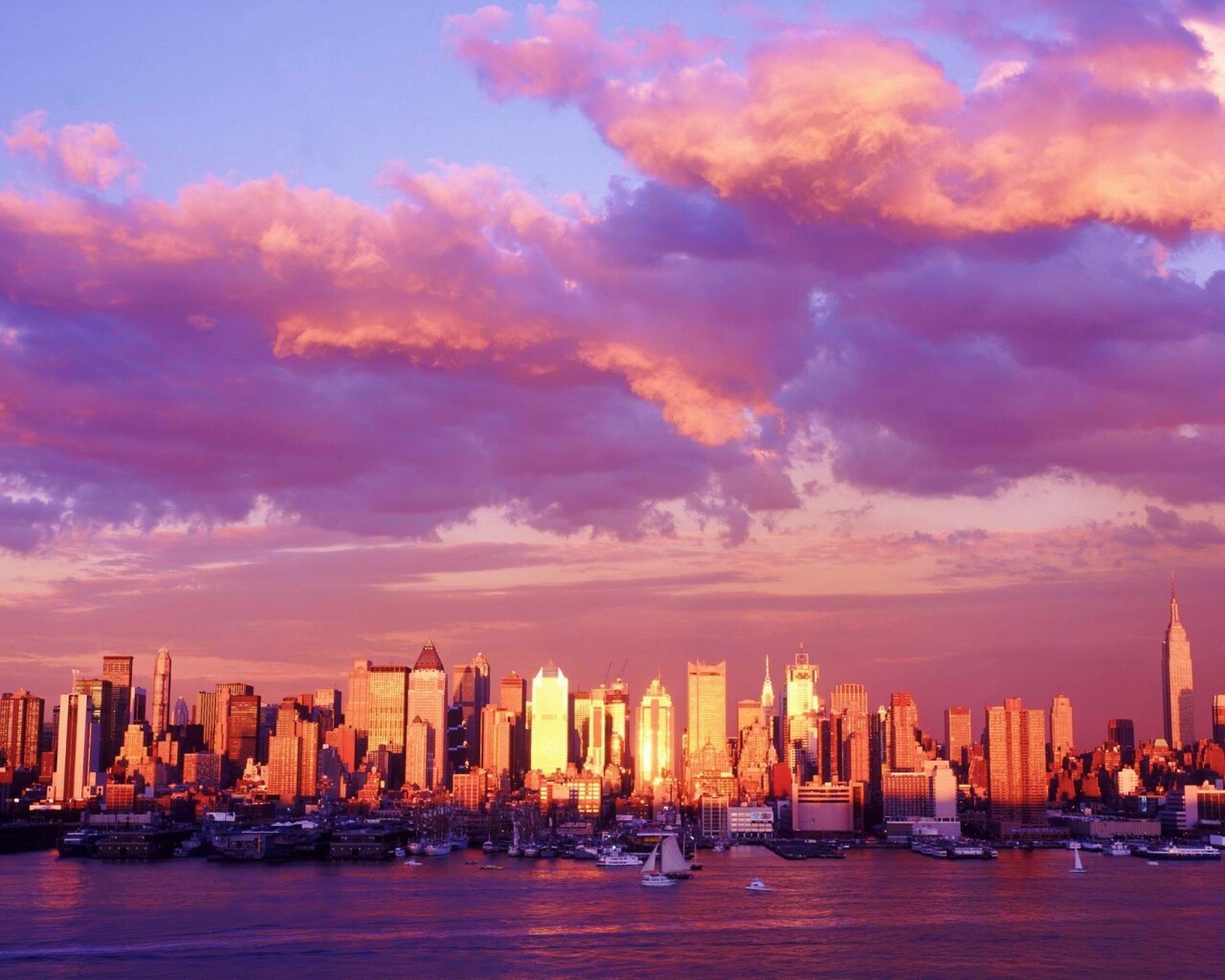 Панорама города на закате обои