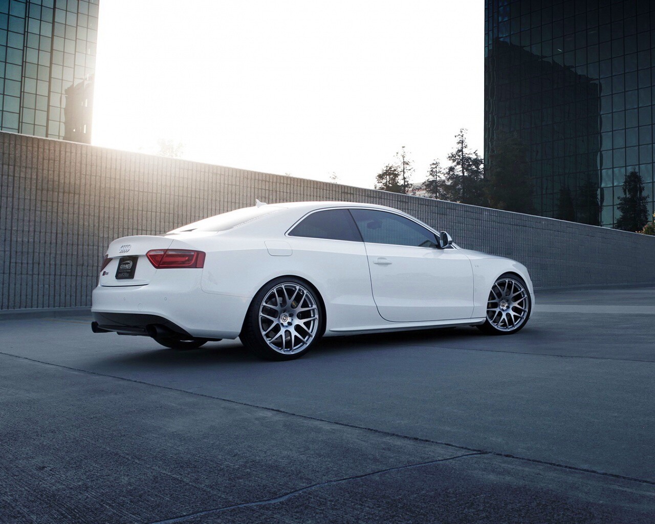 Ауди на парковке обои