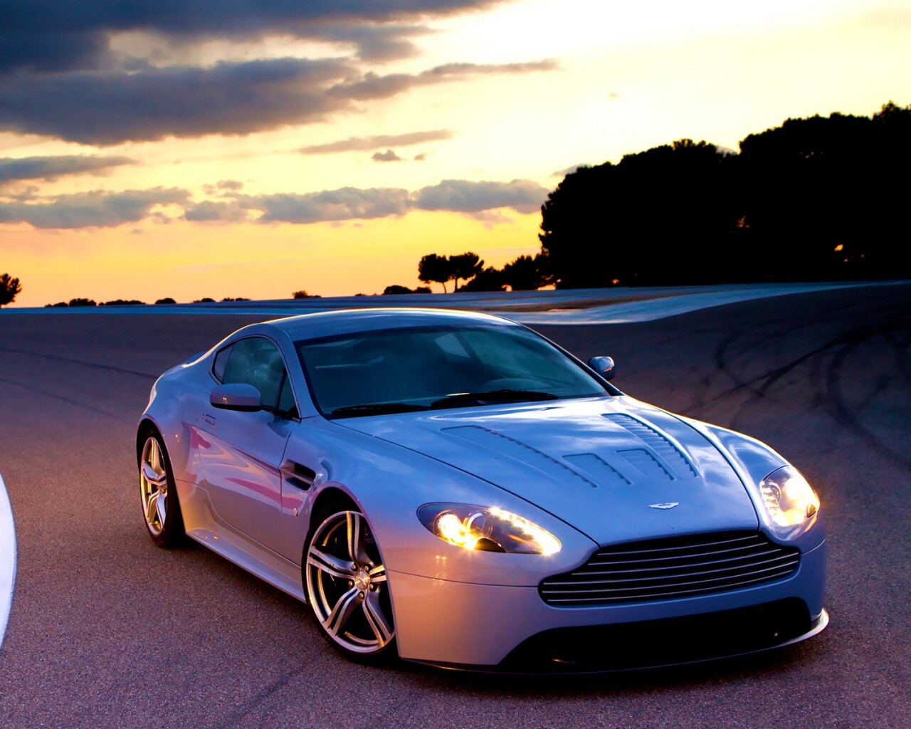 Aston Martin обои