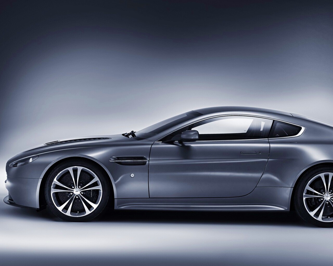 Астон Мартин обои