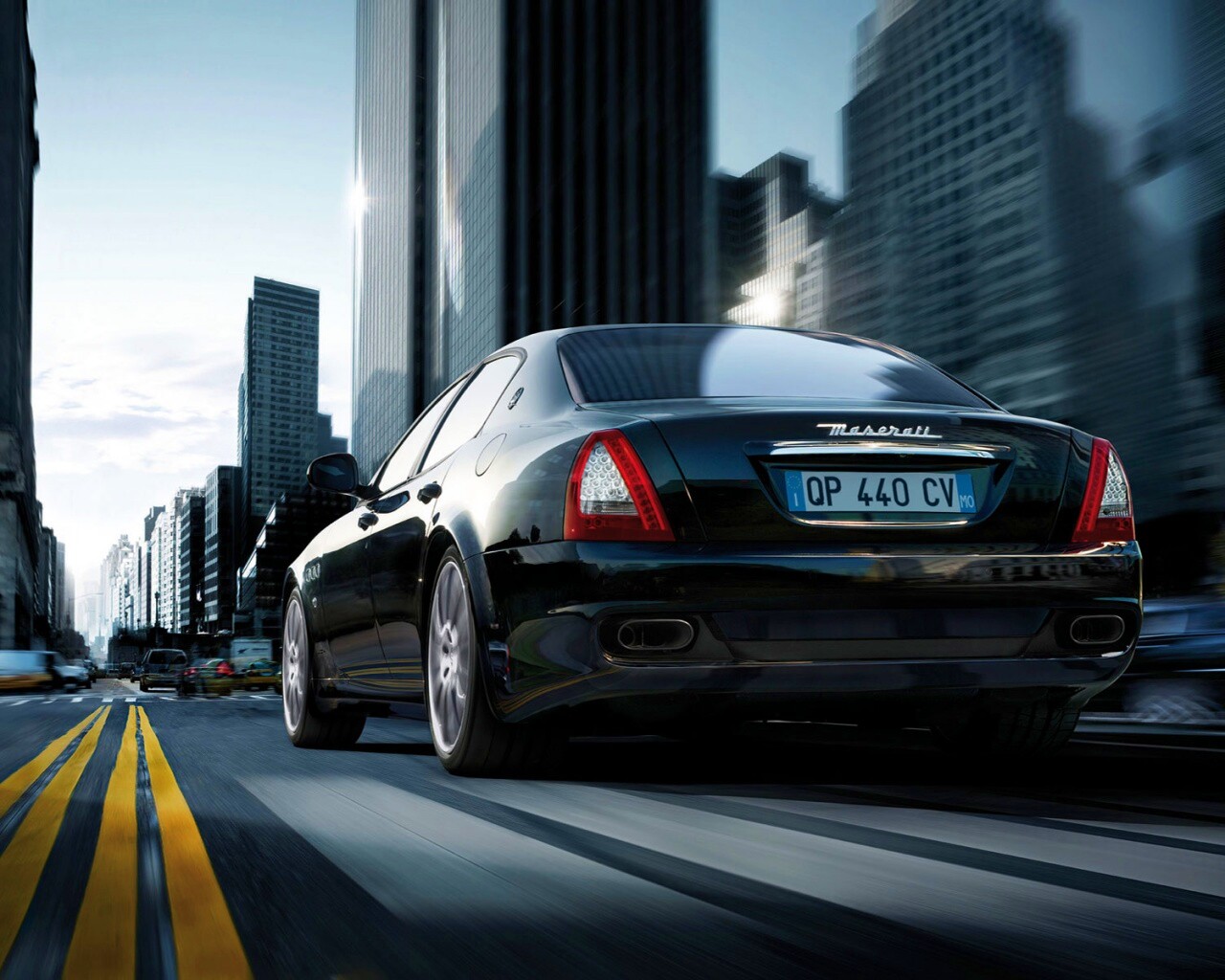 Maserati Quattroporte в городе обои