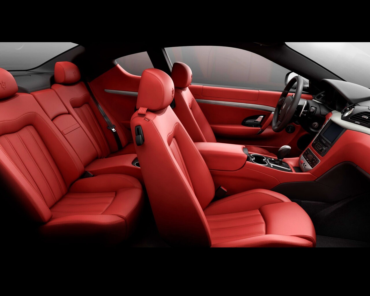 Салон Мазерати обои