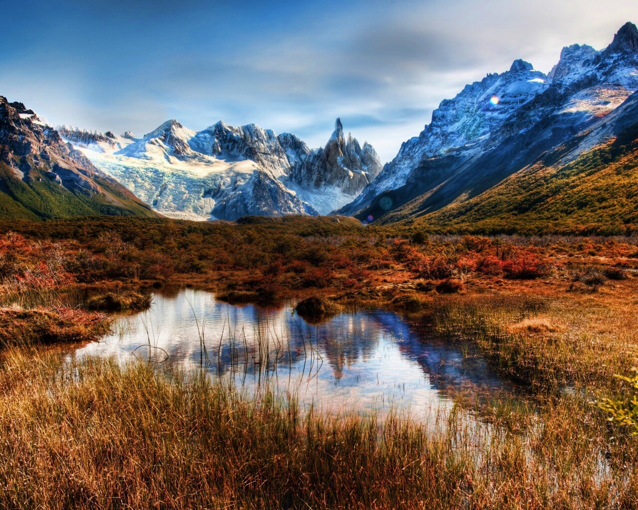 Болота на фоне гор обои