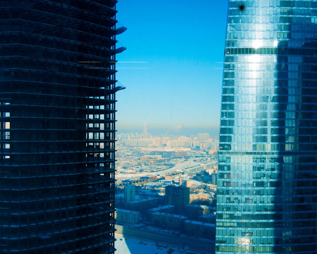 Строительство небоскреба в Москве обои