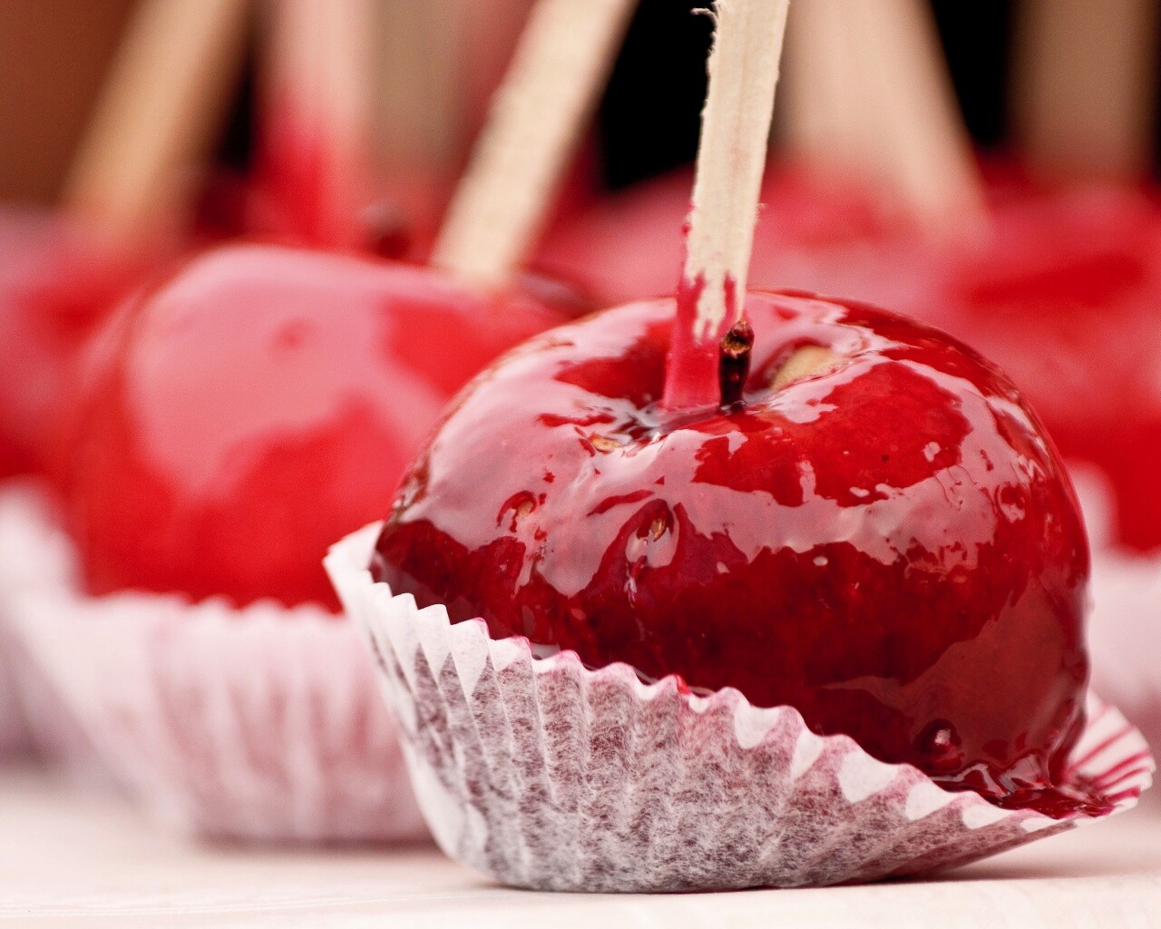 Яблочко в карамели обои