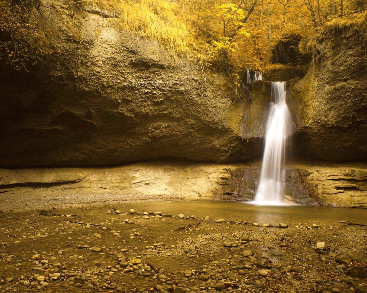 Водопад в Швейцарии обои