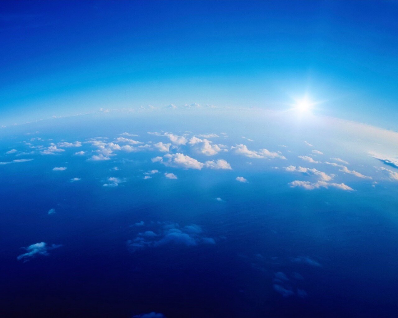 Вид с верхних слоёв атмосферы обои