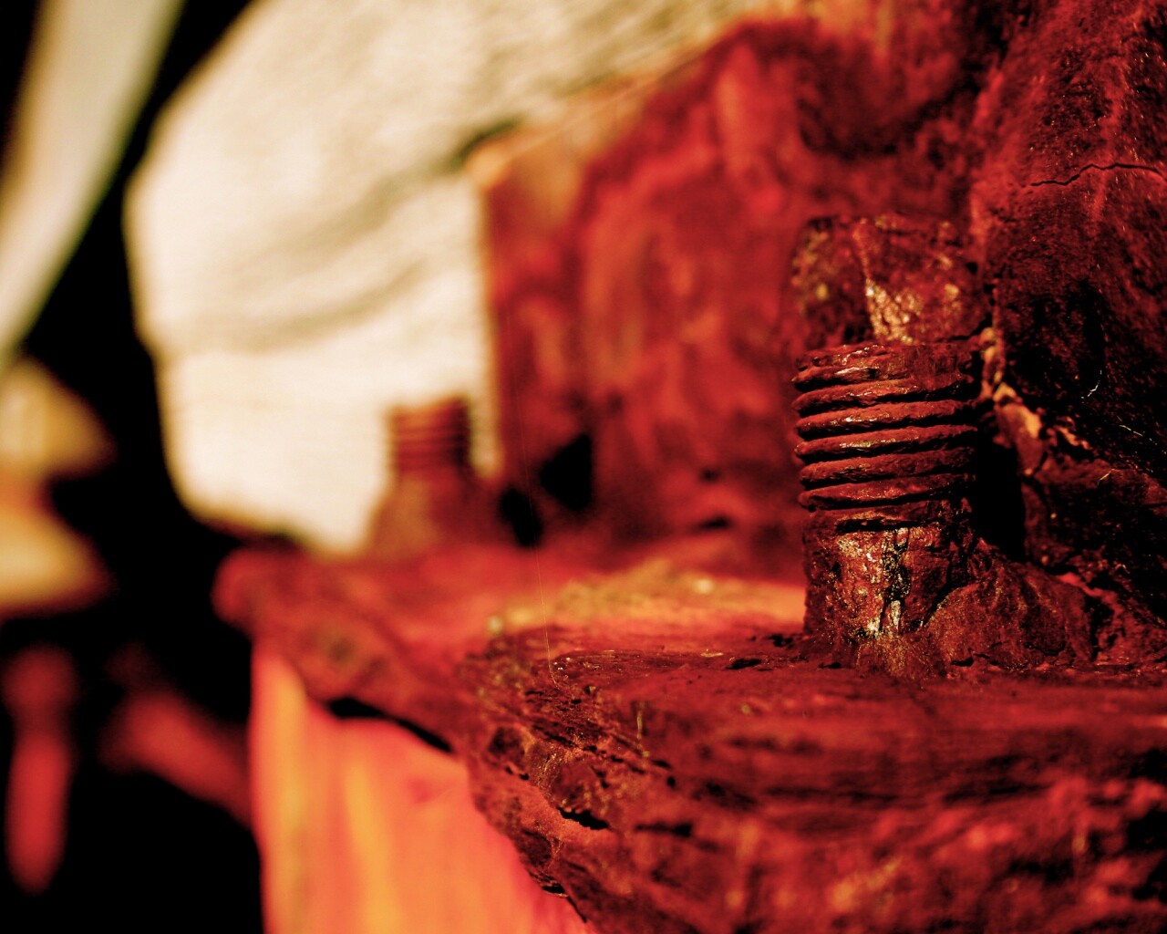 Проржавевшие болты обои