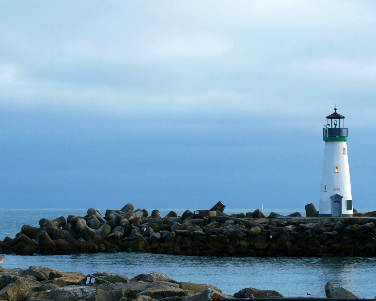 Маяк в порту Санта-Круз обои