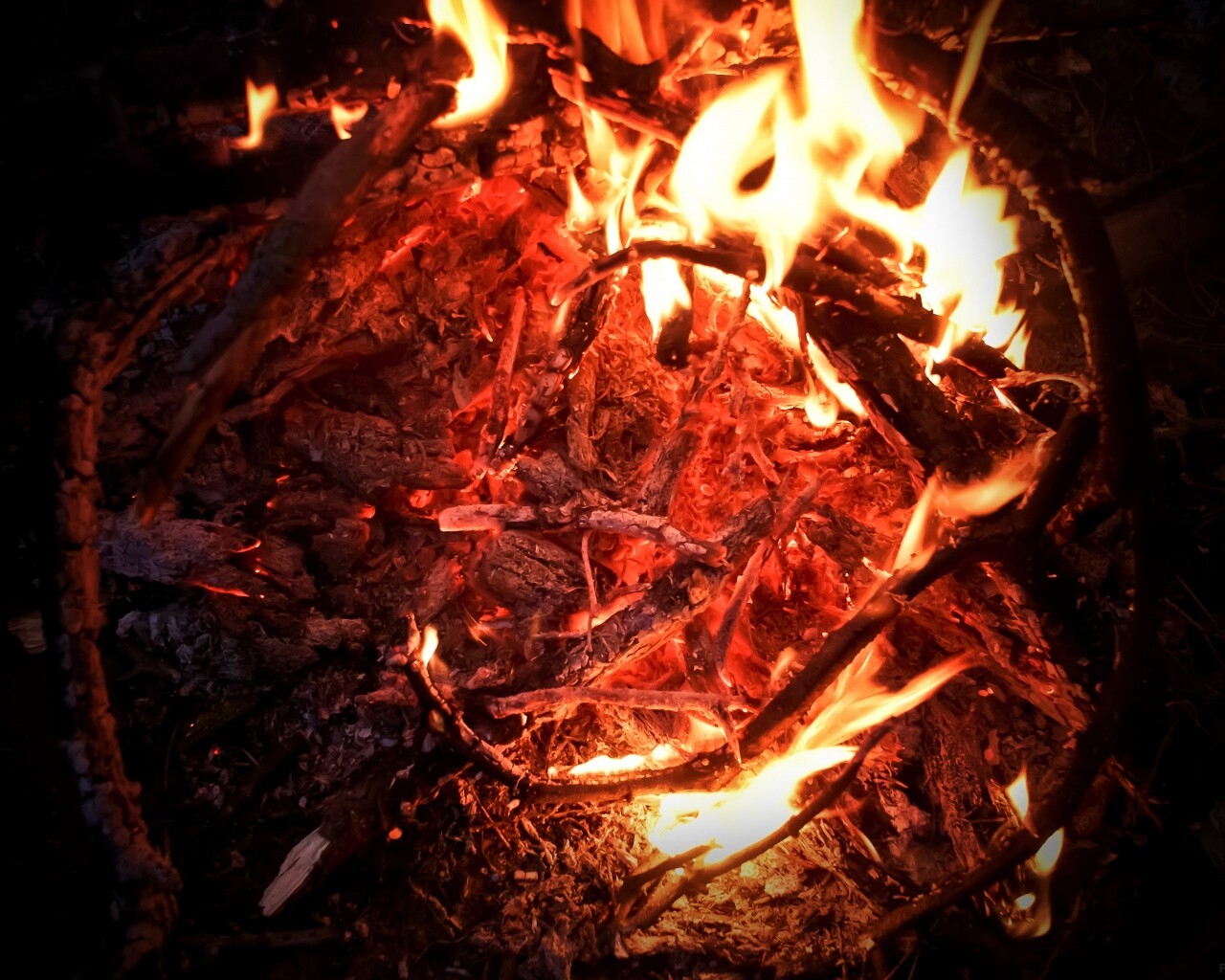 Костёр крупным планом обои