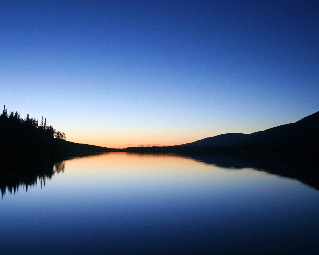 Гладкое озеро обои