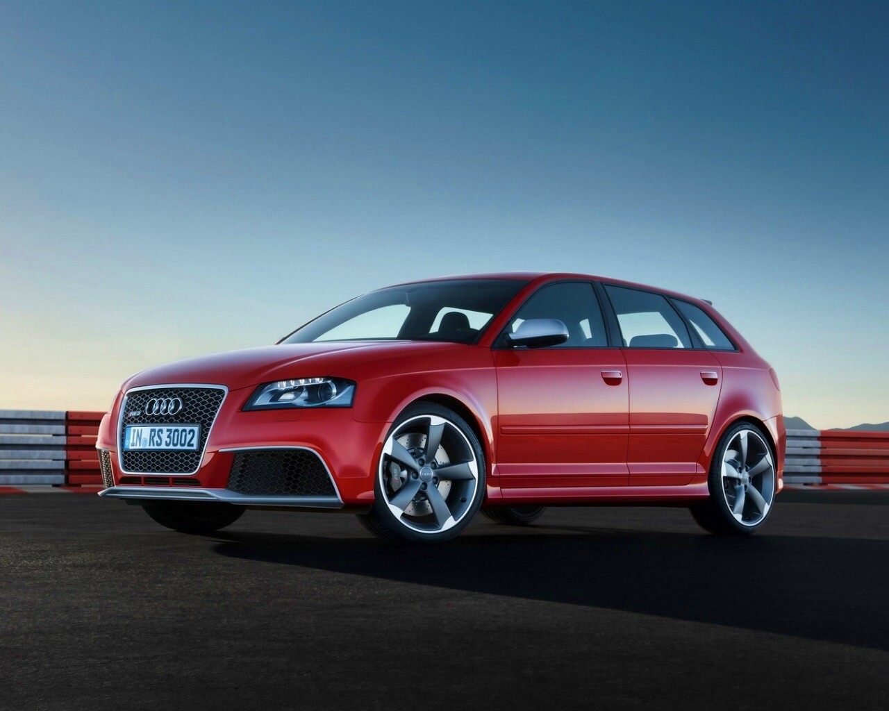 Фотосессия Audi RS3 на треке обои