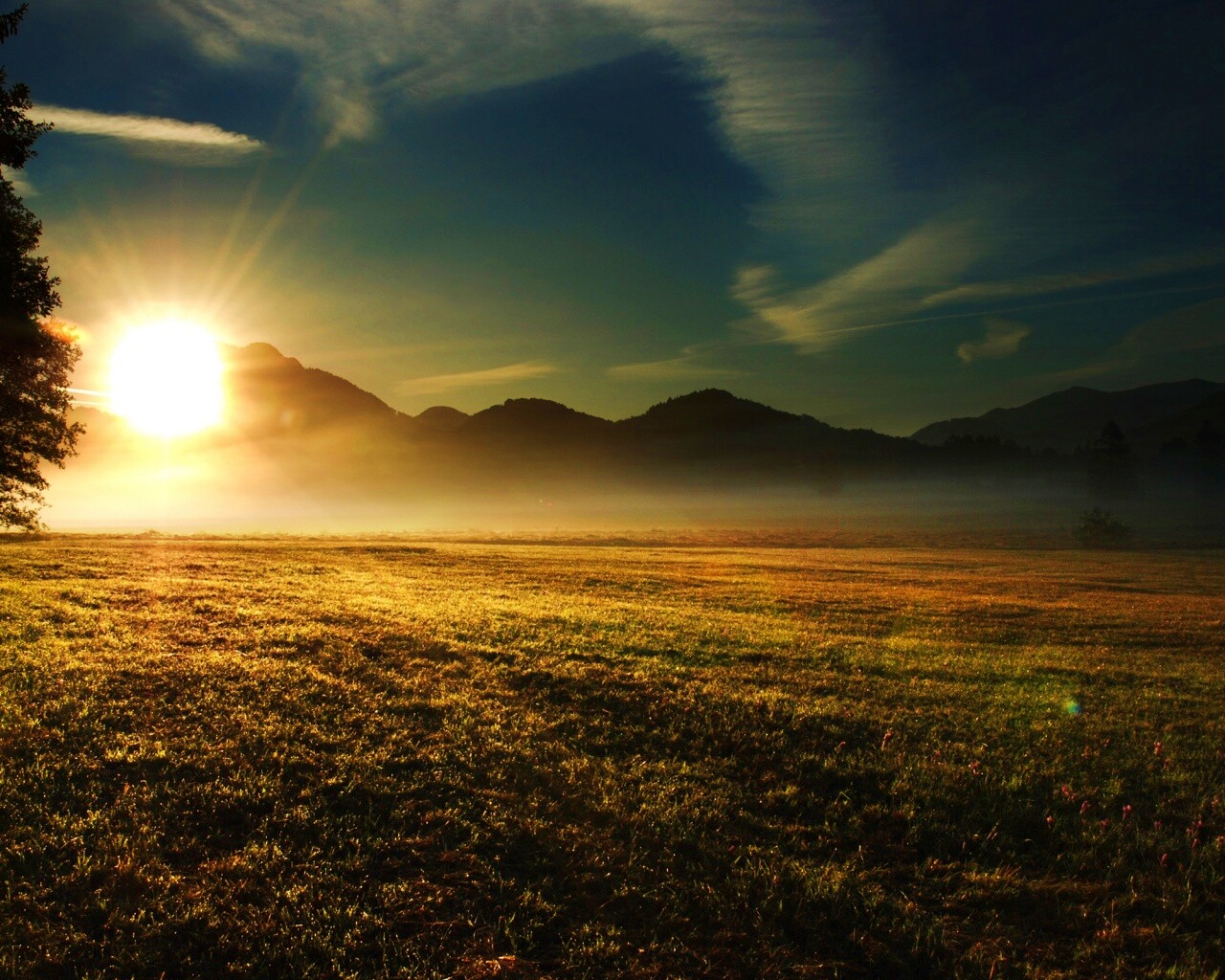 Восход над горами обои