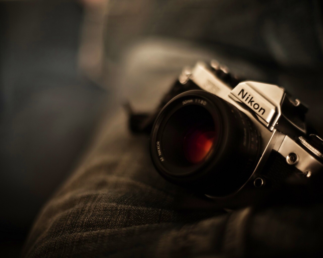 Плёночный фотоаппарат Nikon обои