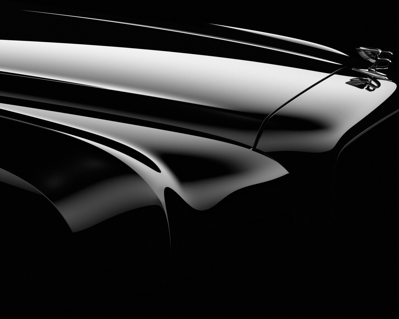 Капот чёрного авто обои