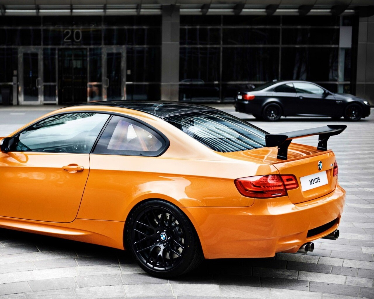 Оранжевый BMW M3 обои