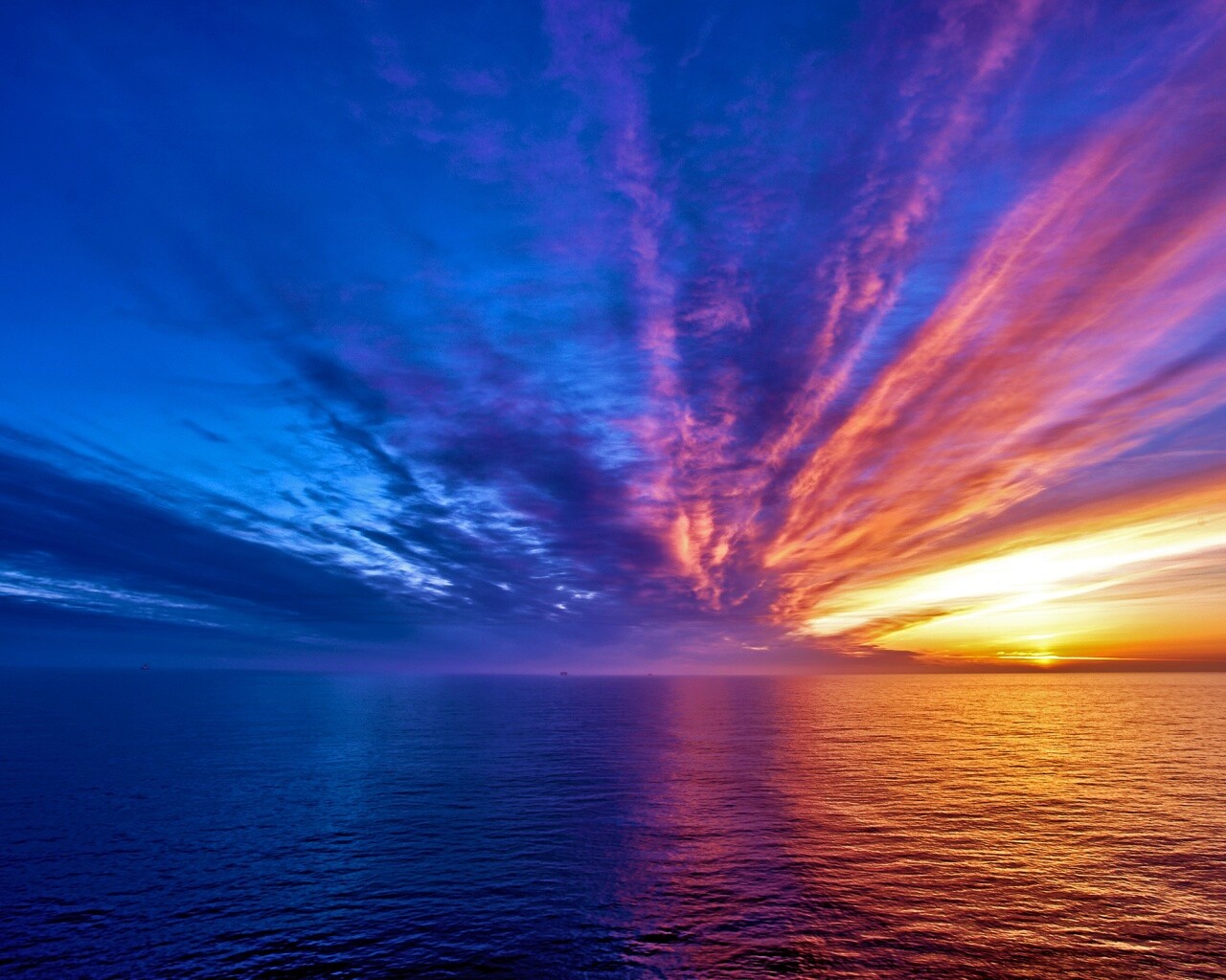 Закатное небо над морем обои